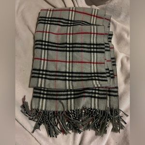 100% cashmere Burberry scarf!